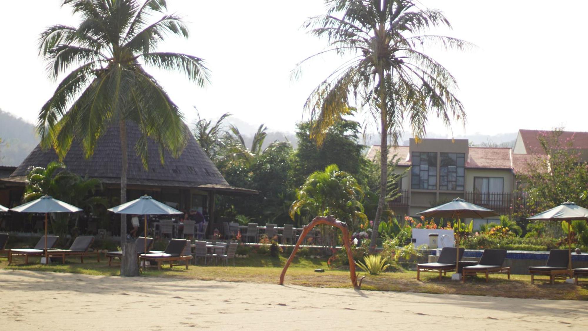 Luwansa Beach Hotel Лабуан-Баджо Екстер'єр фото