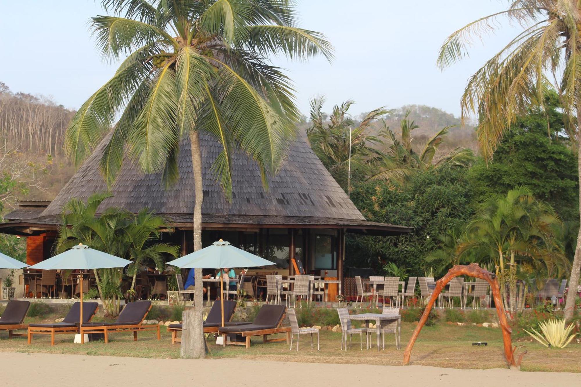 Luwansa Beach Hotel Лабуан-Баджо Екстер'єр фото