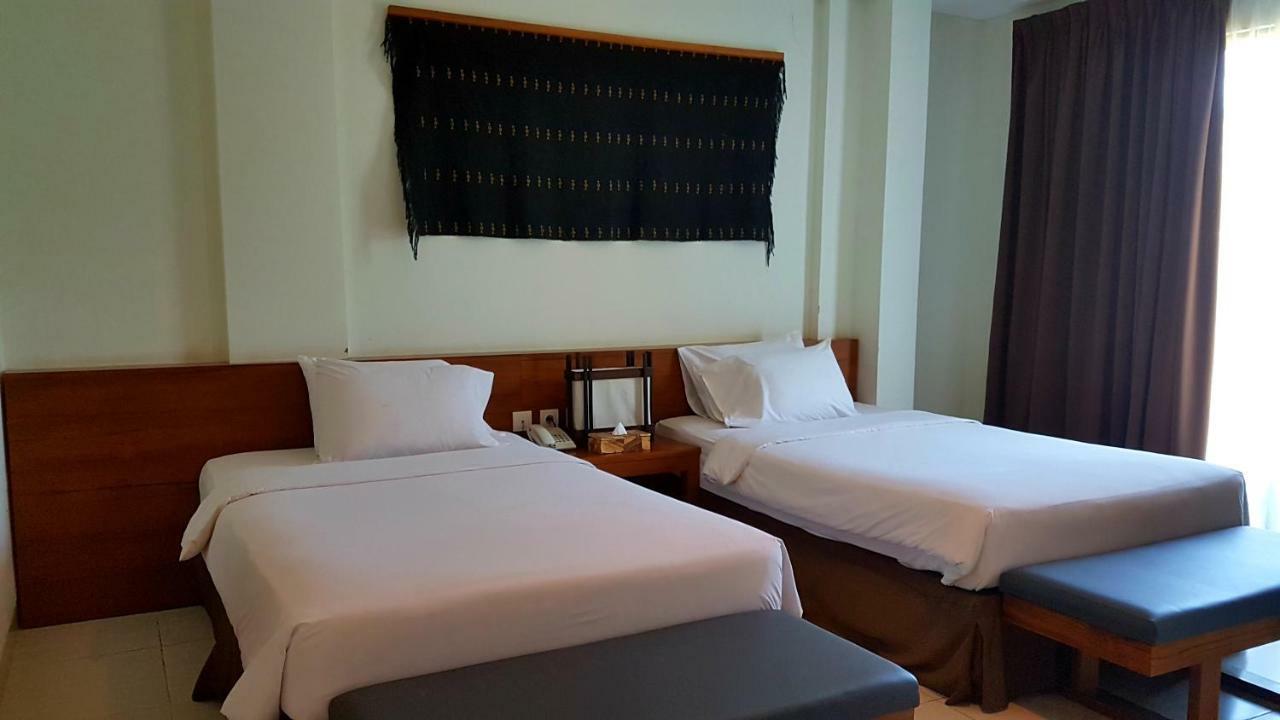 Luwansa Beach Hotel Лабуан-Баджо Екстер'єр фото
